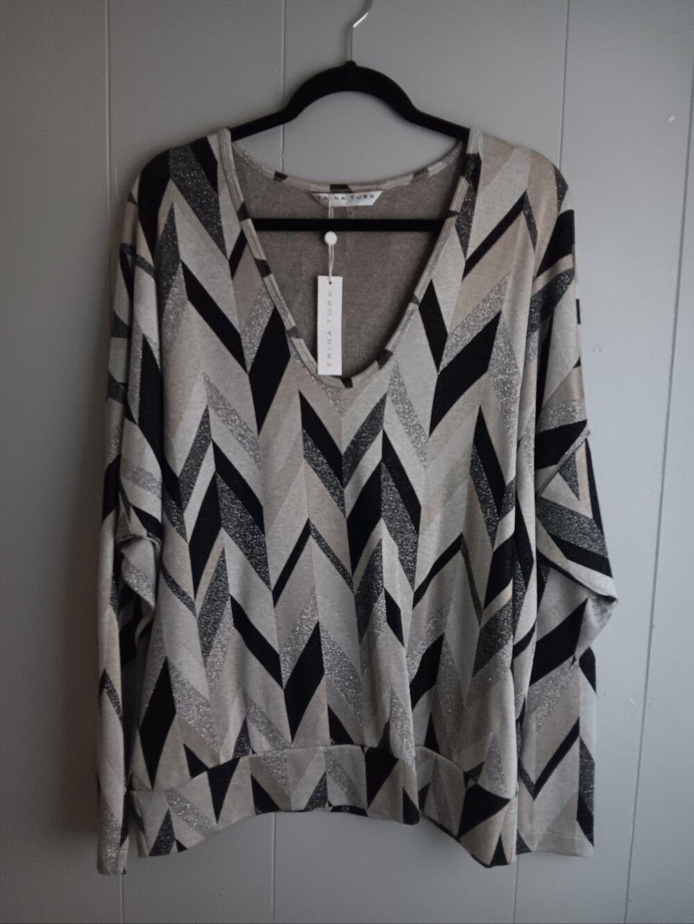 Trina Turk Women's V-Neck Geometric Pattern Sweater - Beige & Black Size XL New